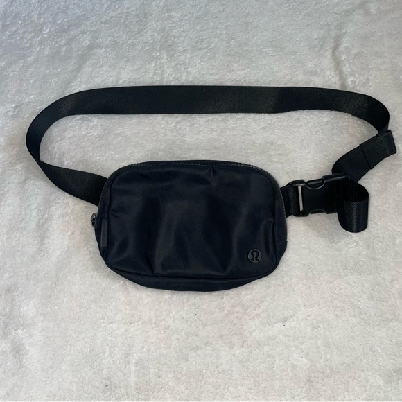 Lululemon OG Black Belt Bag - Picture 2 of 10